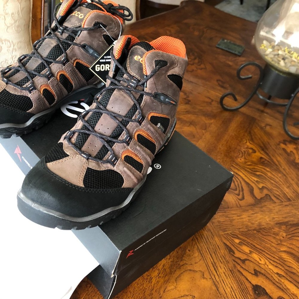 Brand New With Tags Stylish ECCO Boots - Picture 14 of 16